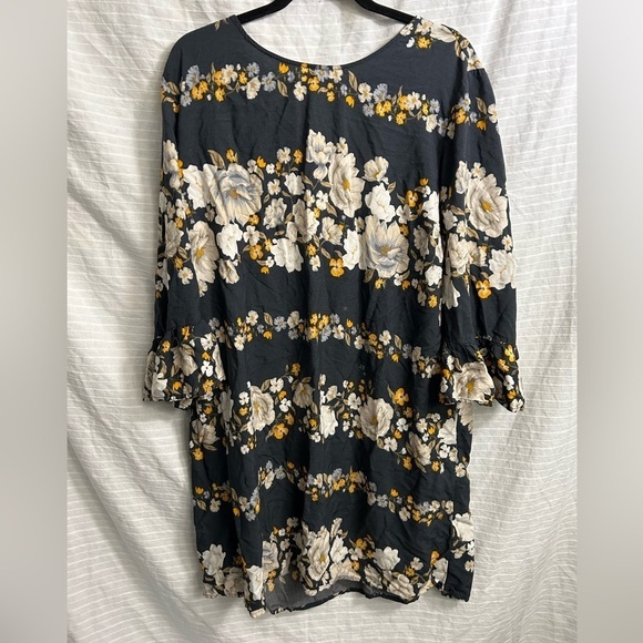 Old Navy Women's Shift Dress Floral Gray Yellow Bell Sleeves Size XXL - Picture 5 of 5